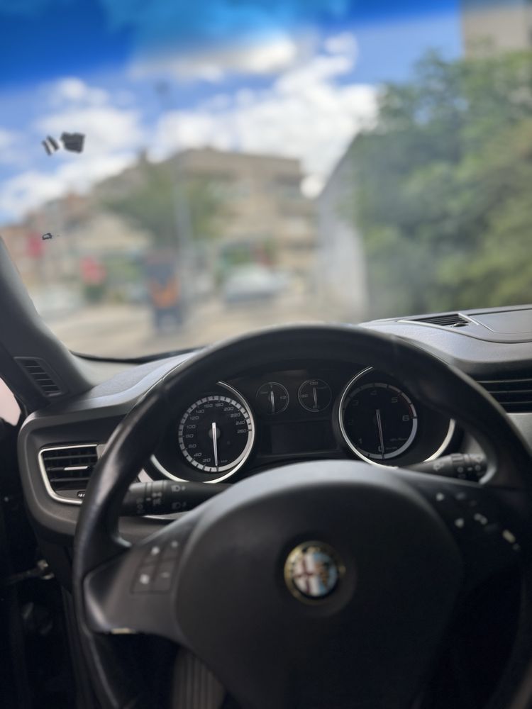 Alfa Romeo Giulleta 2013