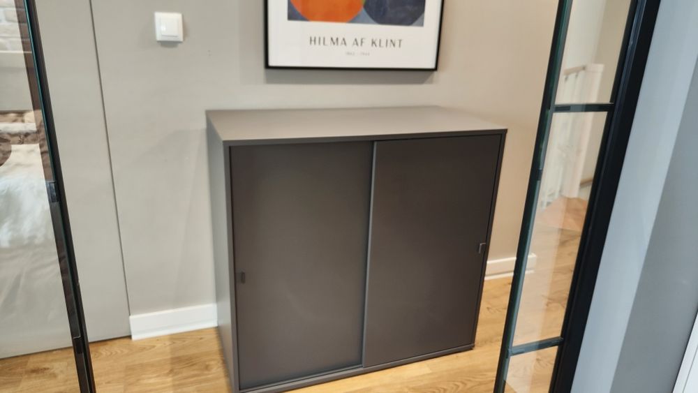 Szafka Ikea Vihals z drzwiami przesuwnymi ciemnoszara