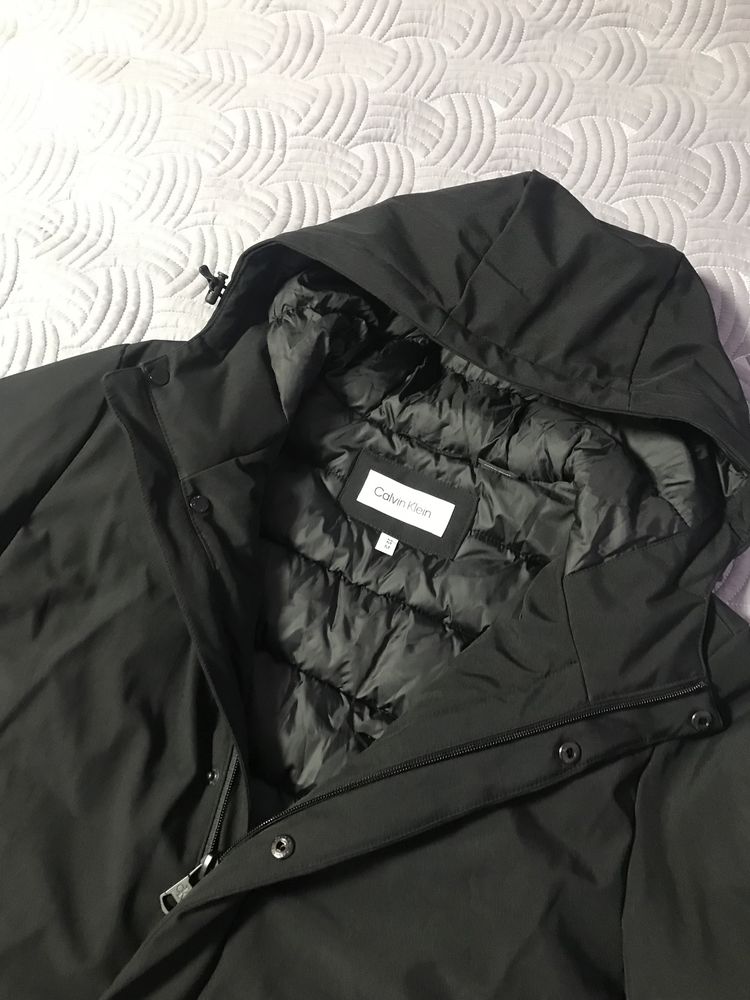 Продам чоловічу куртку Calvin Klein