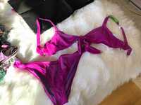 bikini roxo mochino com letras verdes tamanho m