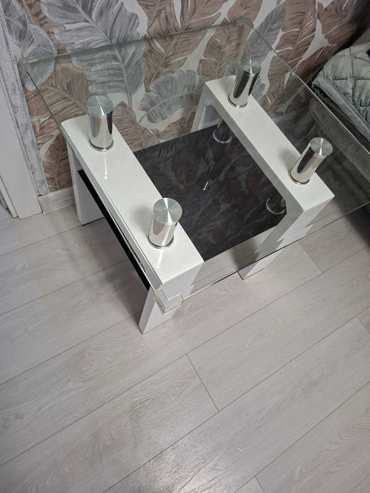 Столик в гостинную