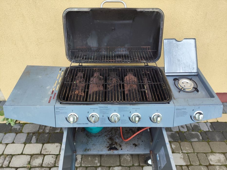 Grill gazowy stan dobry . Sprawny
