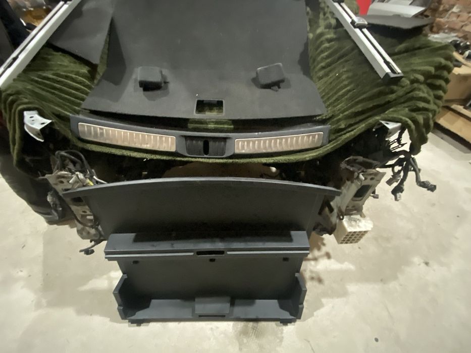 Підлога вставки пластик накладки багажника Тойота Авенсіс т27