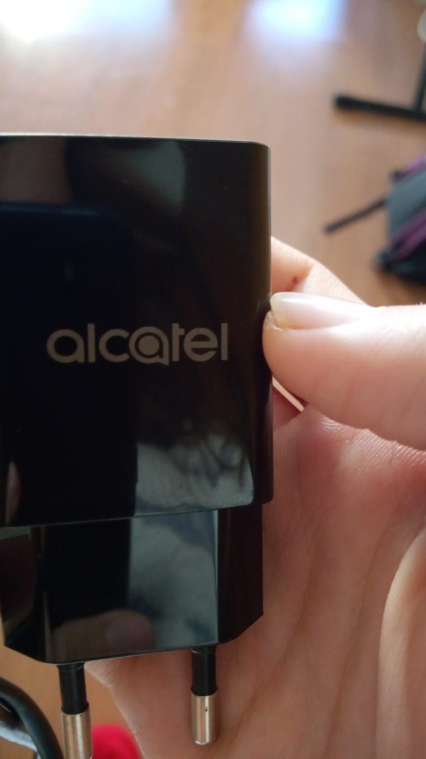 Alcatel S1 2021 com 3 capinhas