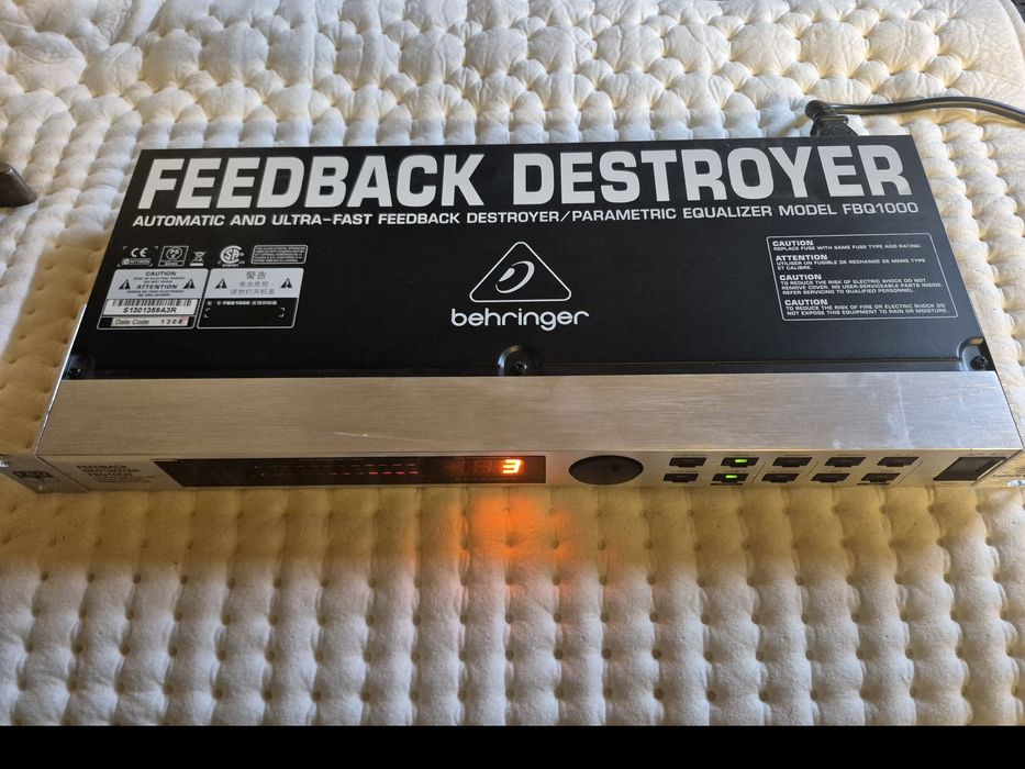 Niwelator zakłuceń Behringer FBQ1000 sprawny