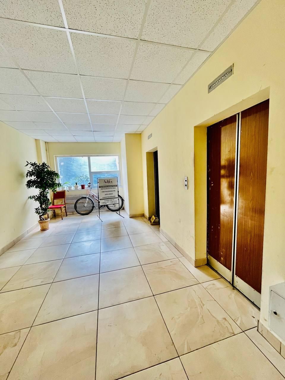 Здам офісне приміщення 315 кв, М Центральний ринок, вул. Різдвяна, 29б