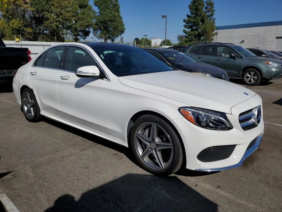 Mercedes-Benz Klasa C 4matic w drodze do Polski mały przebieg