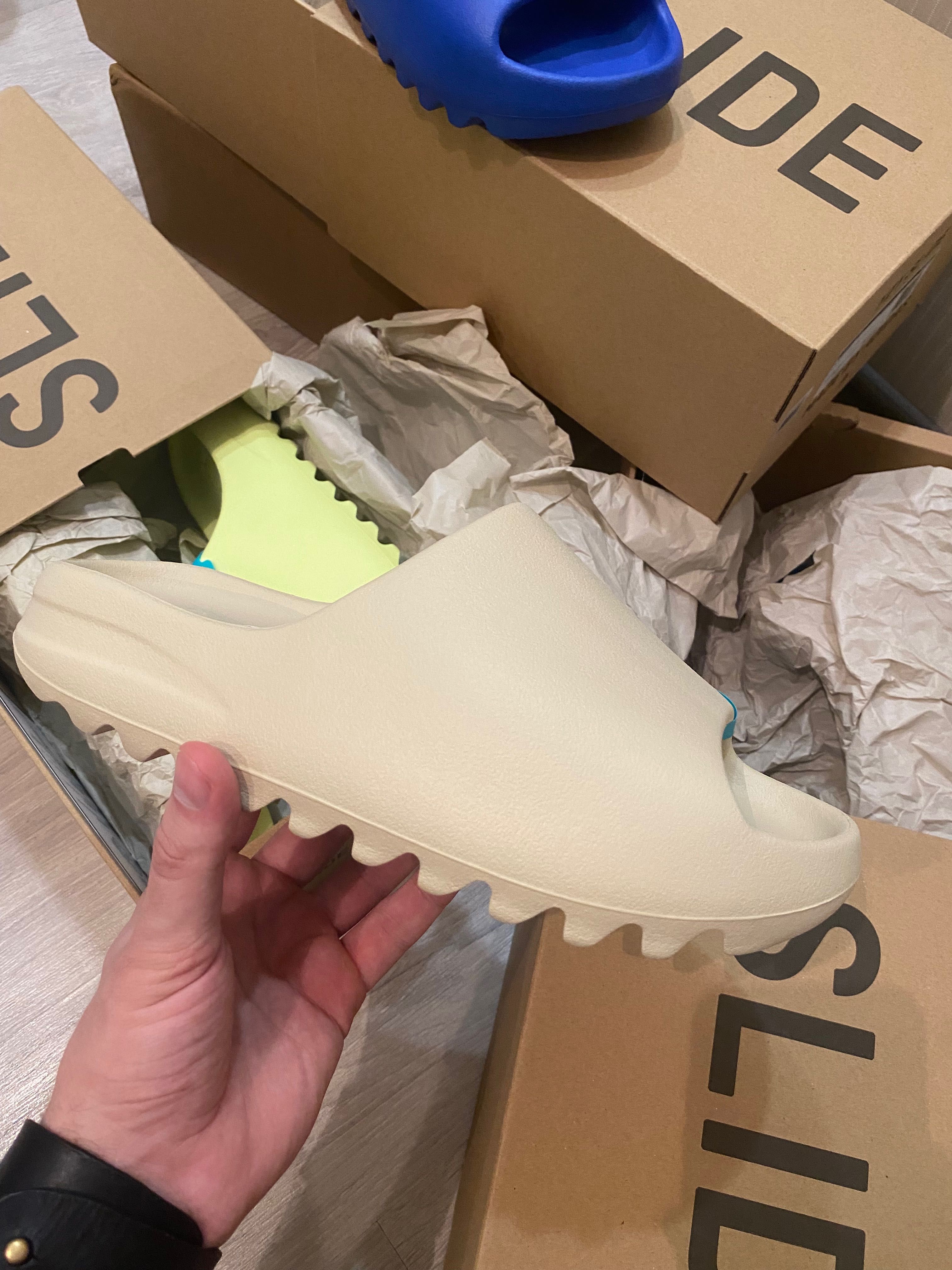 Оригінальні  adidas Yeezy Slide Bone /Glow green / Azael