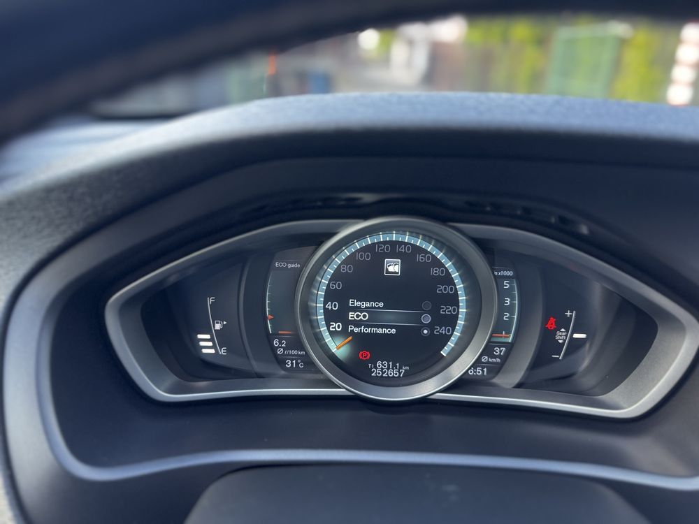 Sprzedam Volvo V40 R design 2,0 2015