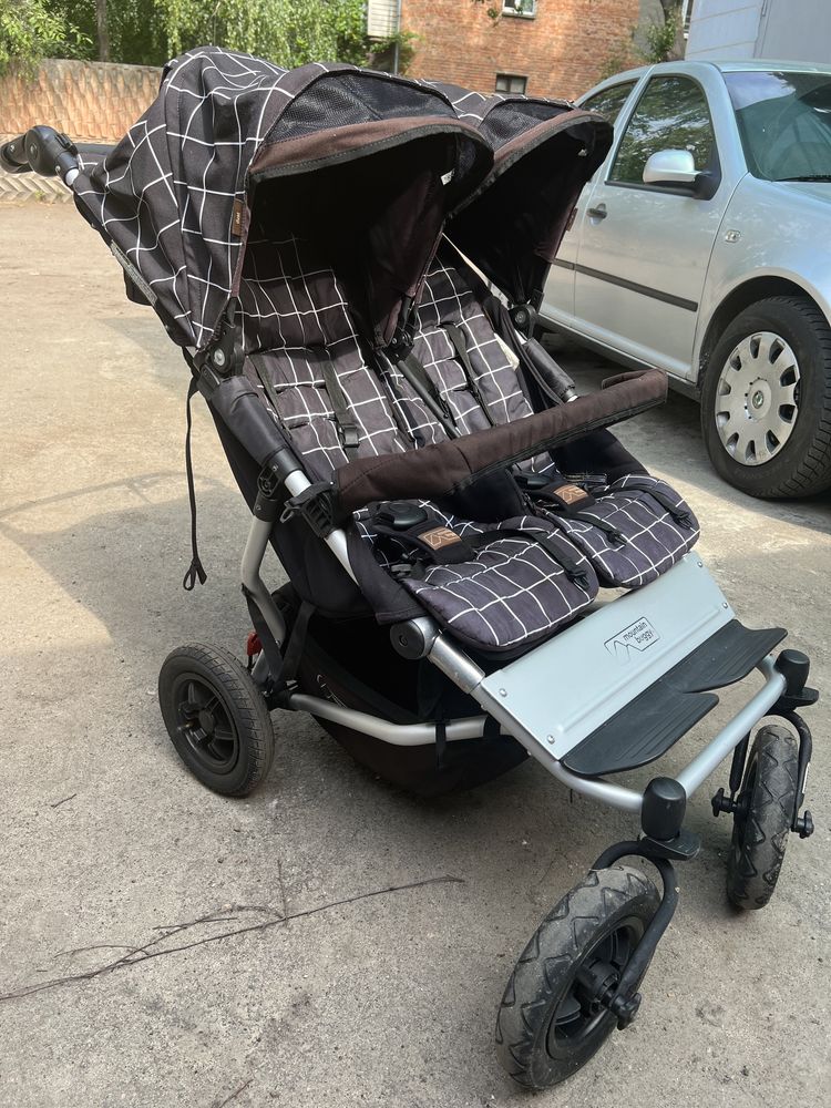 Продам коляску для двойни Mountain Buggy