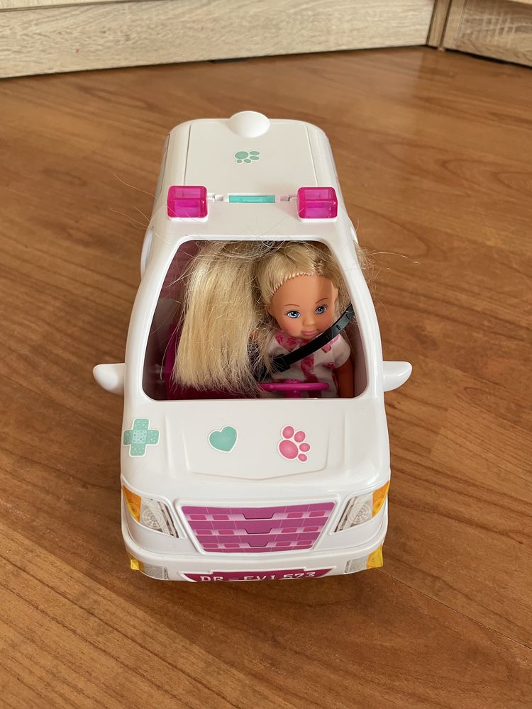 Lalka Evi z mobilnym ambulansem weterynarz 2 w 1