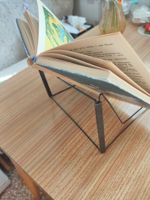 Складная подставка для книг