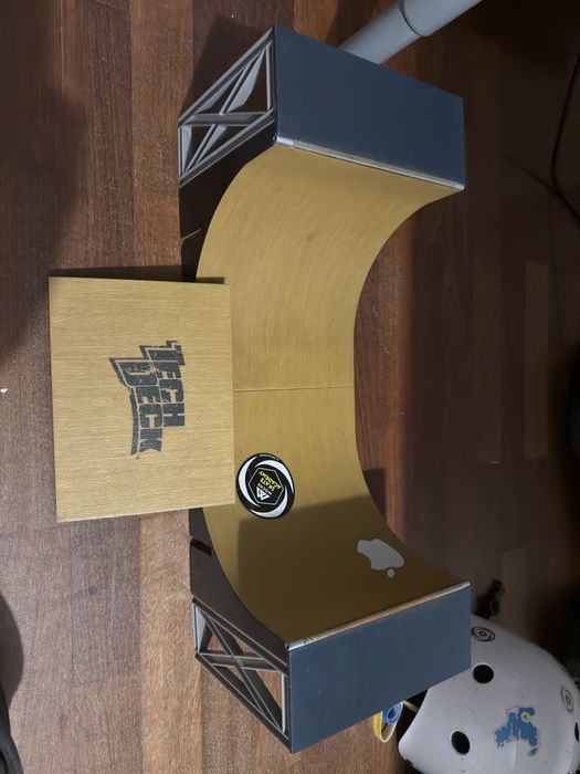 Halfpipe Tech Deck fingerboard