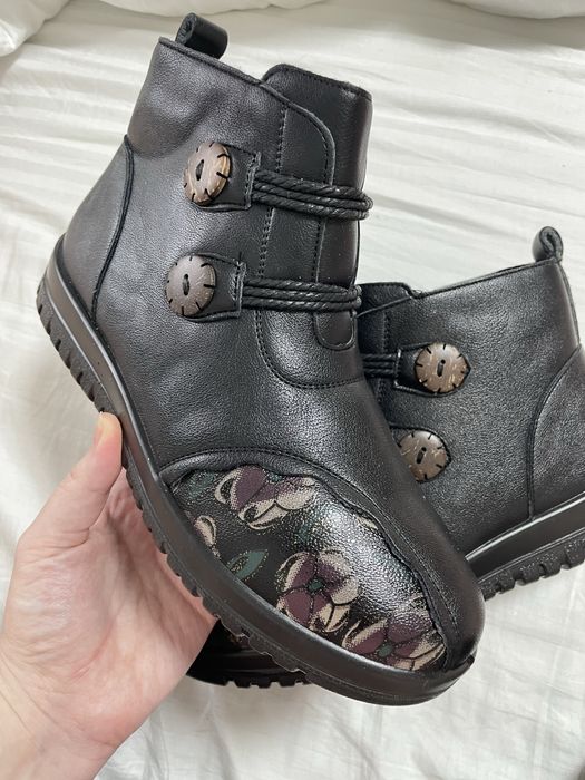 Жіночі черевики короткі чорні на хутрі осінні ботінки