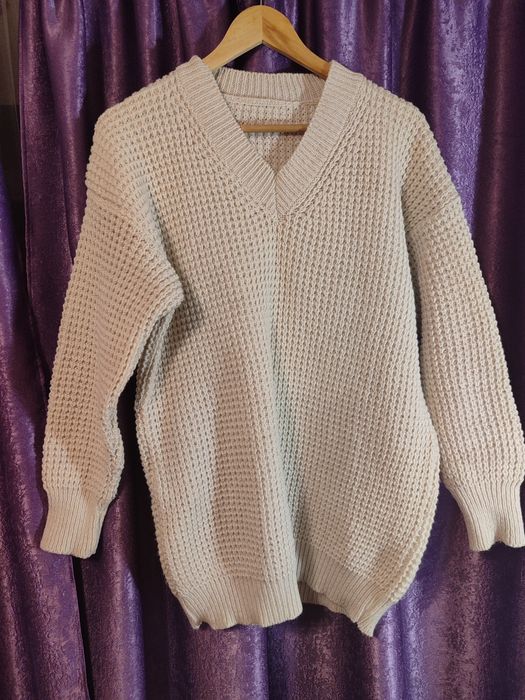 Свитер туника б/у состояние новое , одето пару раз .