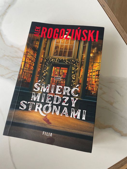 Książka kryminał Alek Rogoziński  śmierć między stronami