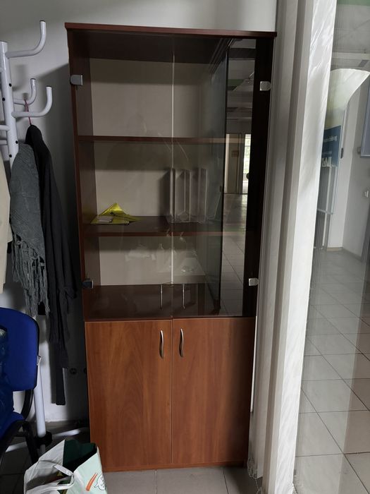 Офісна шафа скляна