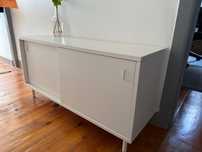Consola/Aparador/armario branco IKEA com duas porta