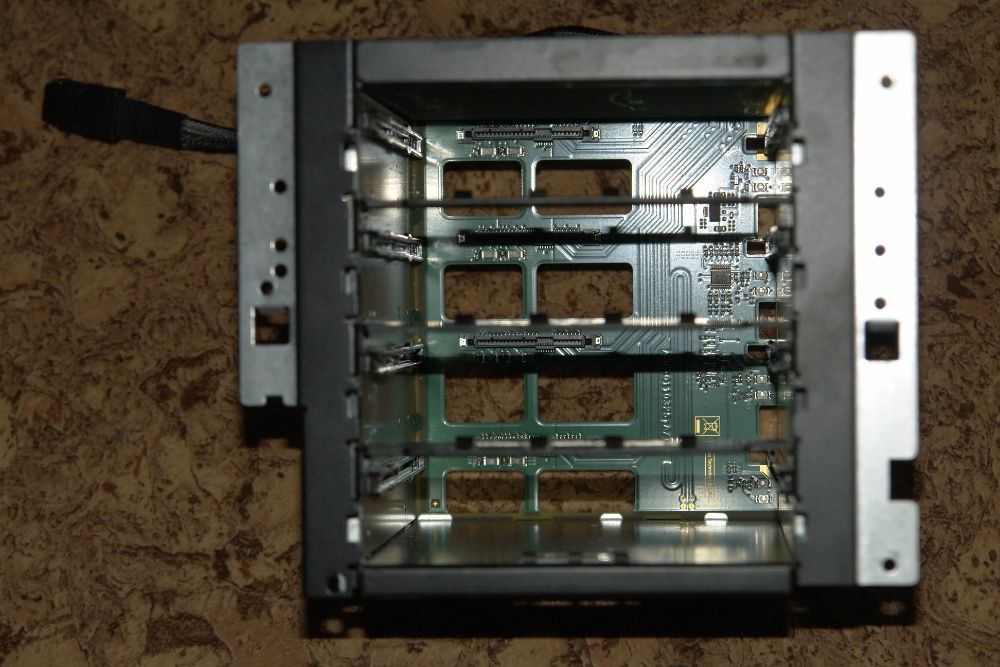 Корзина+плата Fujitsu 4 Bay SAS/SATA, Chia майнинг, 4шт 3.5 или 8 2.5