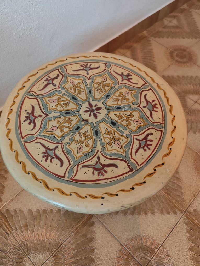 Mesa pintada à mão