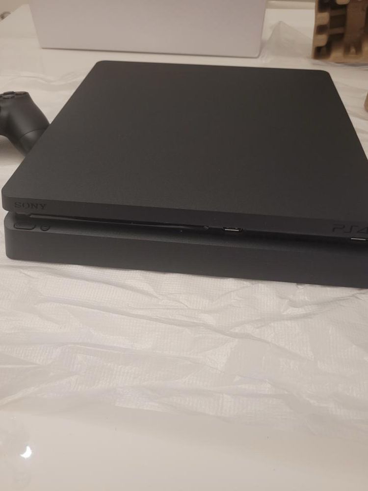 Konsola PS4 Slim Cuh-2216a