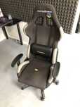 Игровое кресло DxRacer