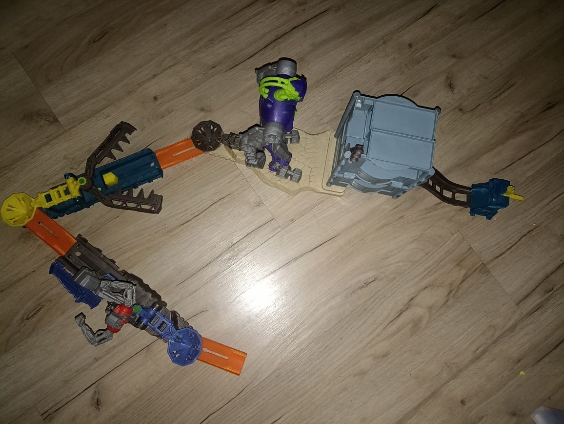 Tor hot wheels   .