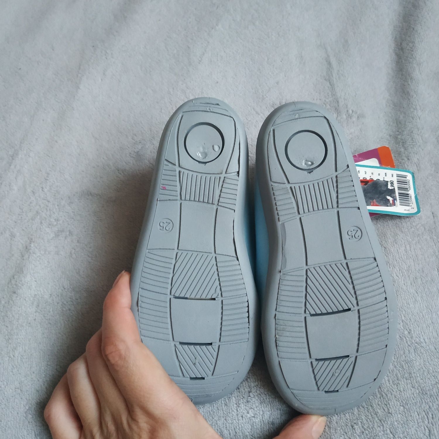 Nowe kapcie autka 25