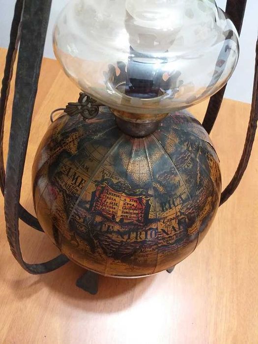 Candeeiro globo muito antigo