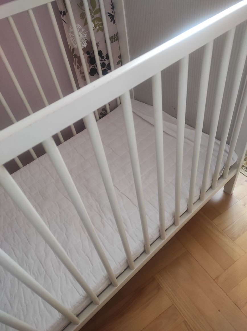 Używane łóżeczko białe dziecięce Ikea z Ikea