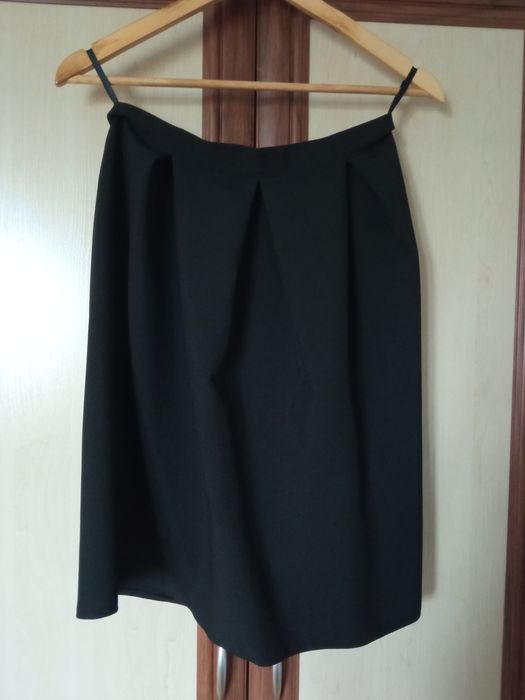 Czarna spódniczka