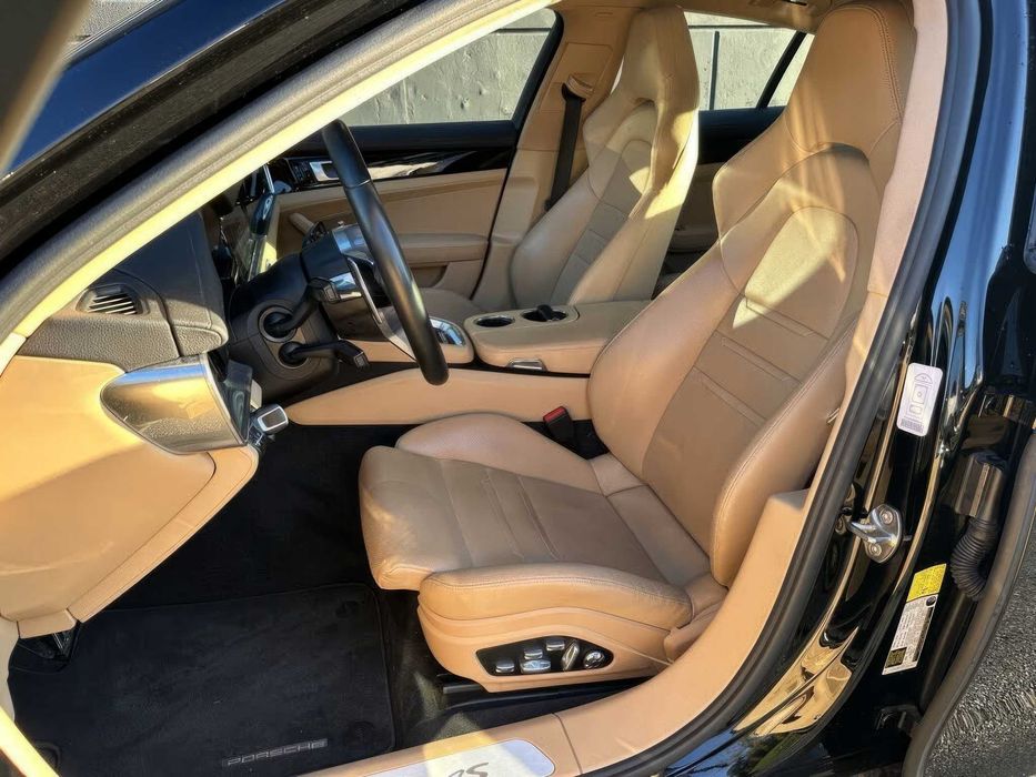 Porsche Panamera      2018