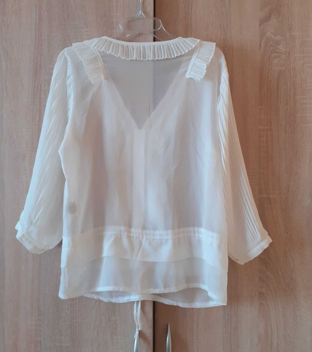 36 38 40 Bluzka z żabotem i plisowanymi rękawami biała przezroczysta