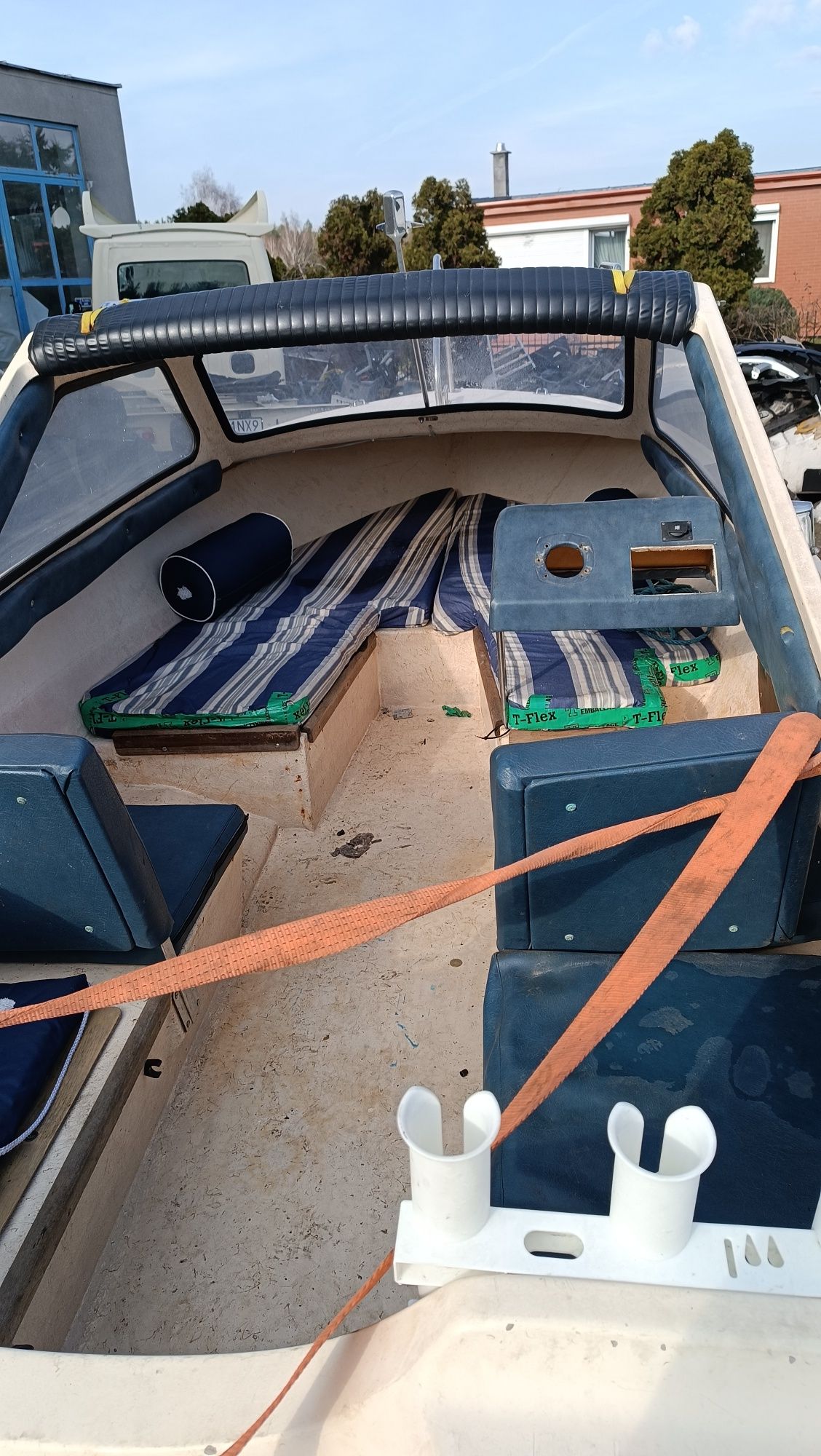 Łódka motorówka łódz wędkarska duża  z silnikiem 5,5 km i przyczepa