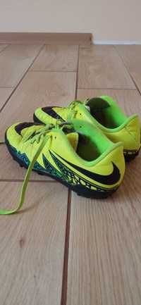 Turfy Nike Junior r.35