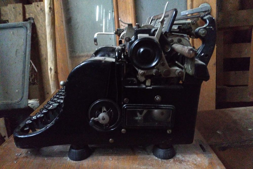 Maszyna do pisania Olympia 8