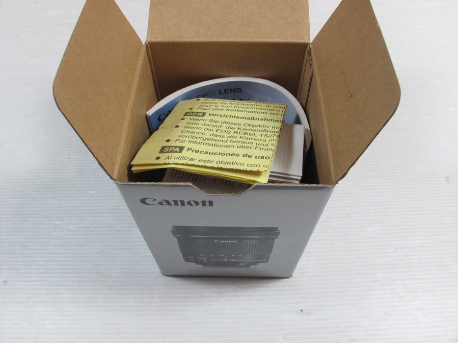 Canon 10-18 STM Grande Angular na caixa