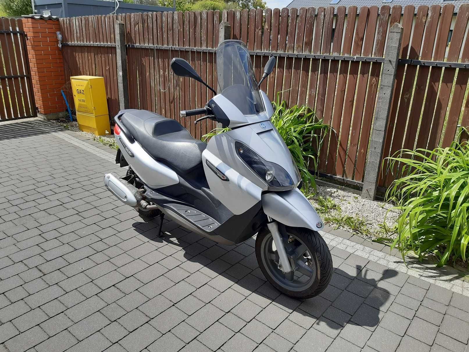 Sprzedam skuter Piaggio X7 250