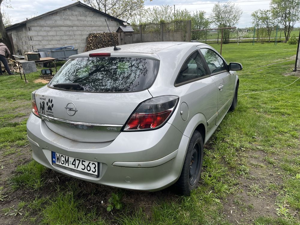Opel Astra H 1.6 GTC 175tyś. Lekko uszkodzona