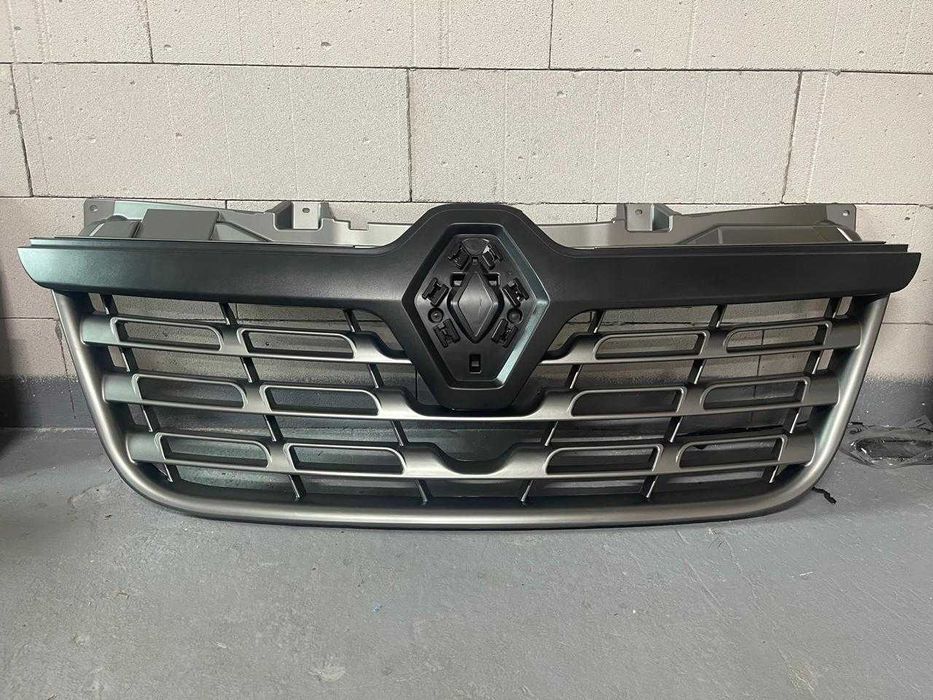 Решітка радіатора Рено Мастер 3 Renault Master III 14-19 (без значка)