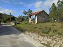 Casa e eira para reconstrução com terreno florestal de 6000m²