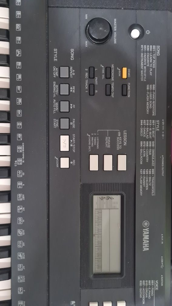 Продам синтезатор Yamaha Psr E343 + педаль