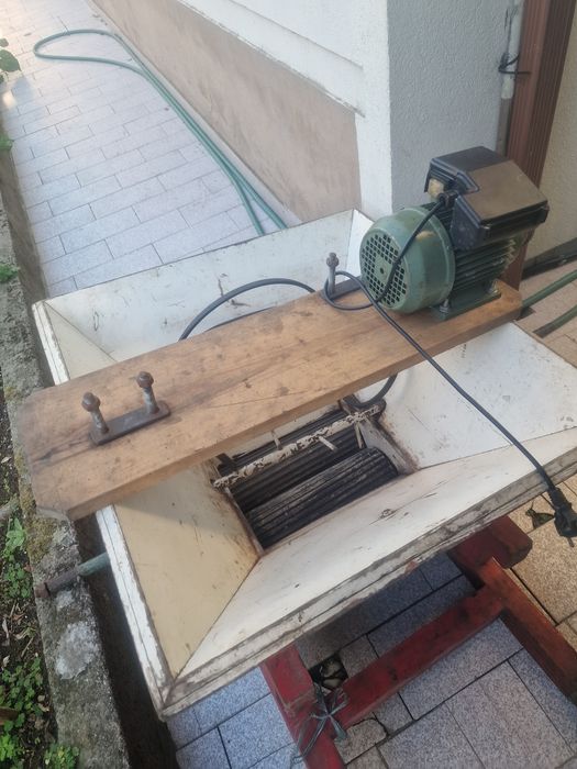 Esmagadora de vinho eletrica/ manual