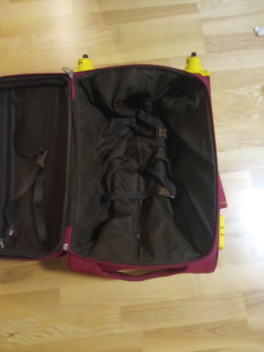 Продам отличный чемодан на колесах Leader Polo. Оригинал