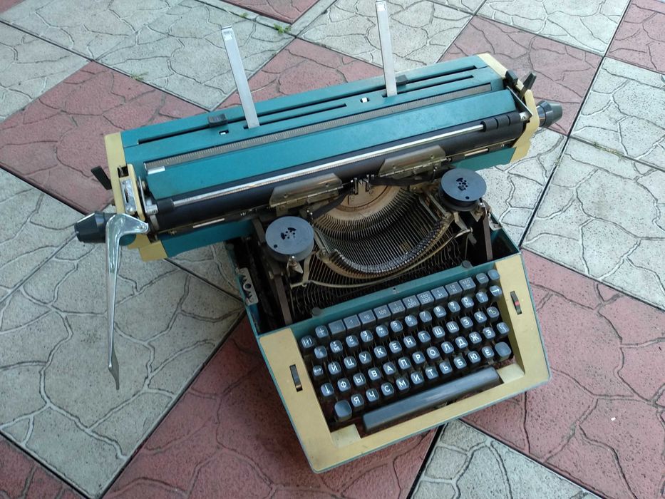 Механічна друкарська машинка Optima, виробництво НДР (GDR, DDR)