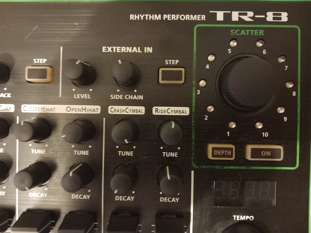 Drum Machine Roland TR-8