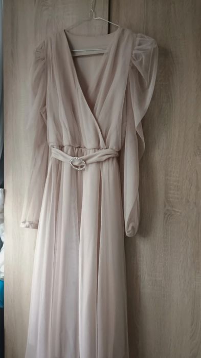 Damska elegancka tiulowa sukienka z rękawami