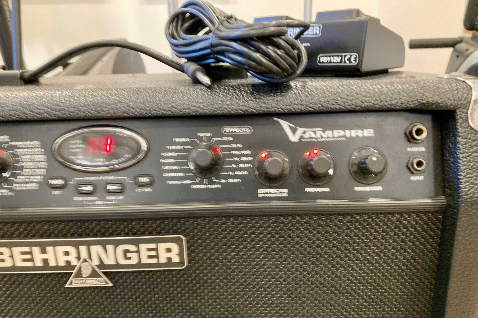 Amplificador Behringer V-Ampire LX1-112