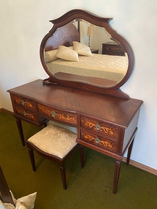 Mobília de quarto D. Maria completa (valor sem a colcha e cortinados