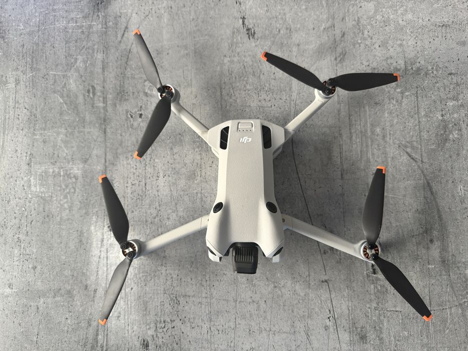 Dron Dji Mini 4 Pro + dwa oryginalne akumulatory z hubem , futerał